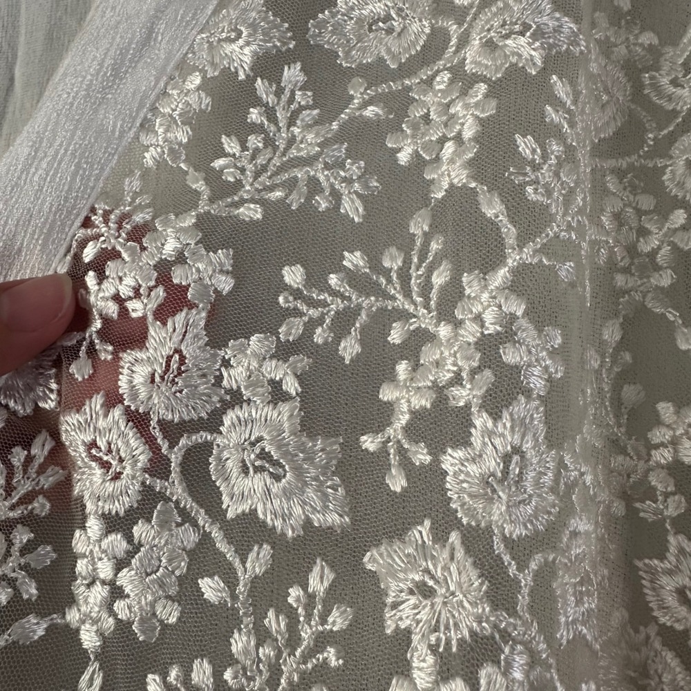 Vintage Christina Fairbanks‎ White Embossed Floral Satin Robe MEDIUM - Picture 3 of 12